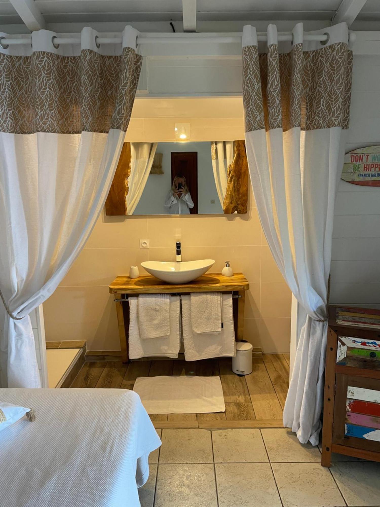 Villa Pelican Lodge 데샤이에스 외부 사진
